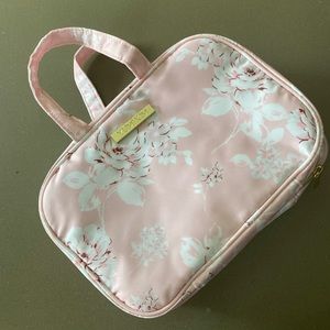NWOT Hanging cosmetic bag